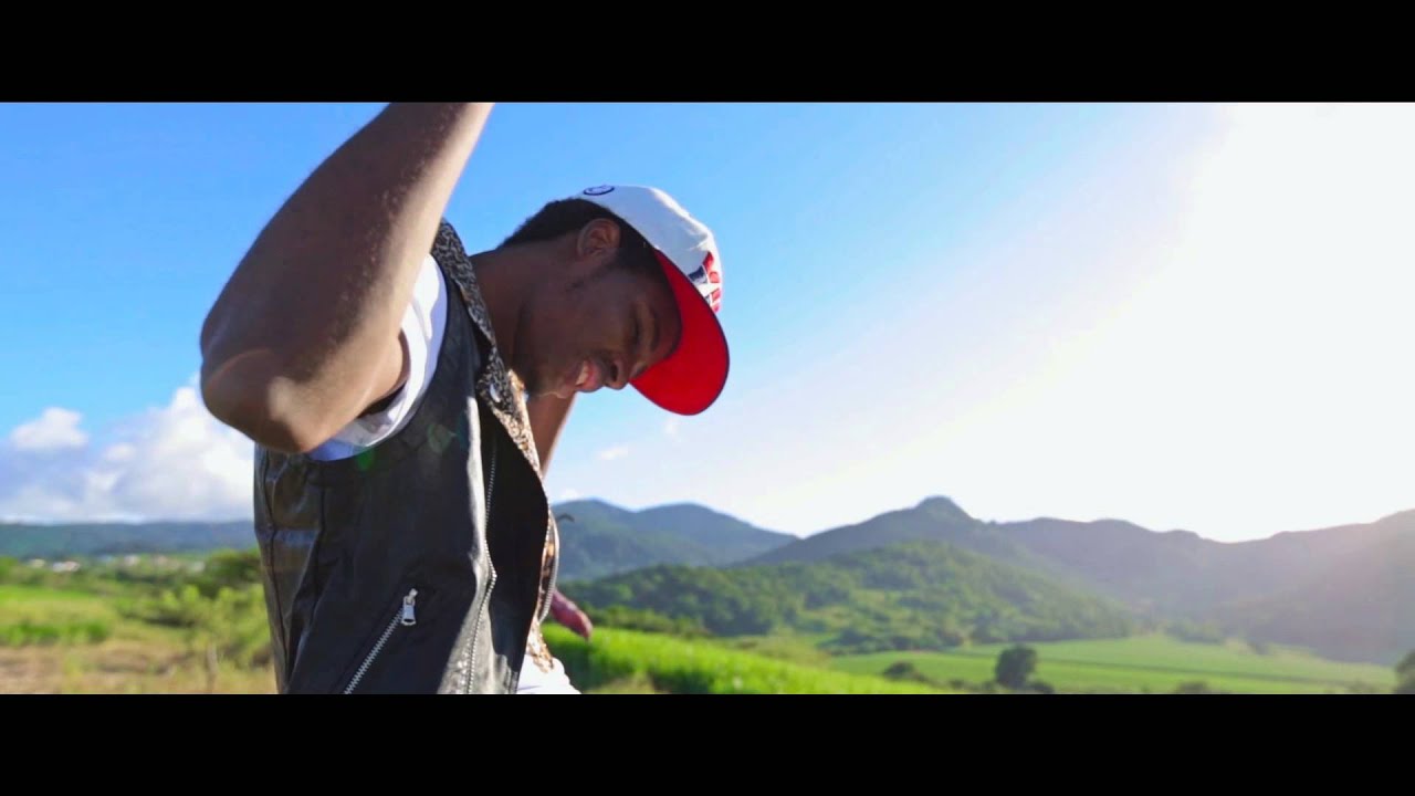 Wendyyy dans le clip officiel Traka Pi Rèd en 2014
